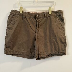 Women’s Eddie Bauer Brown cargo style Bermuda Shorts size 14